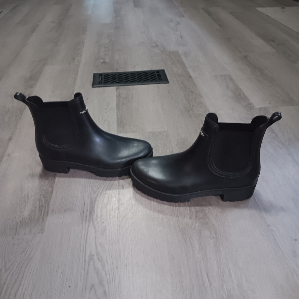 Nautica Black Ankle Boots with Elastic Panels - Picture 3 of 4
